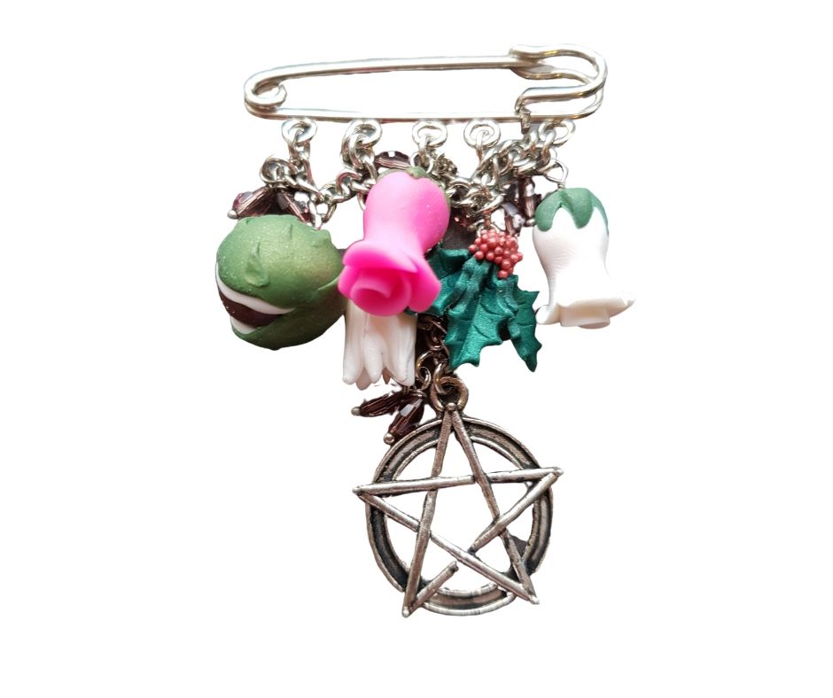 Yule Style pin Brooch